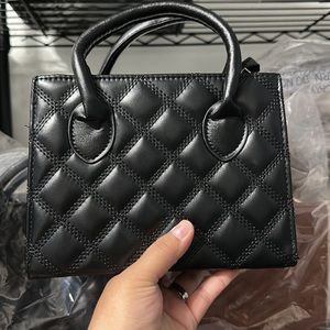 Small checkered crossbody puff